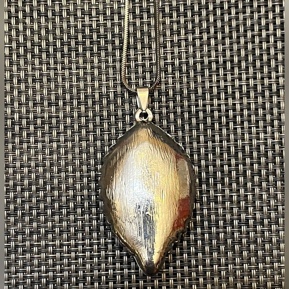 Sparkly Gunmetal Silver-tone Leaf Pendant, Necklace and Earrings Set - Picture 6 of 15